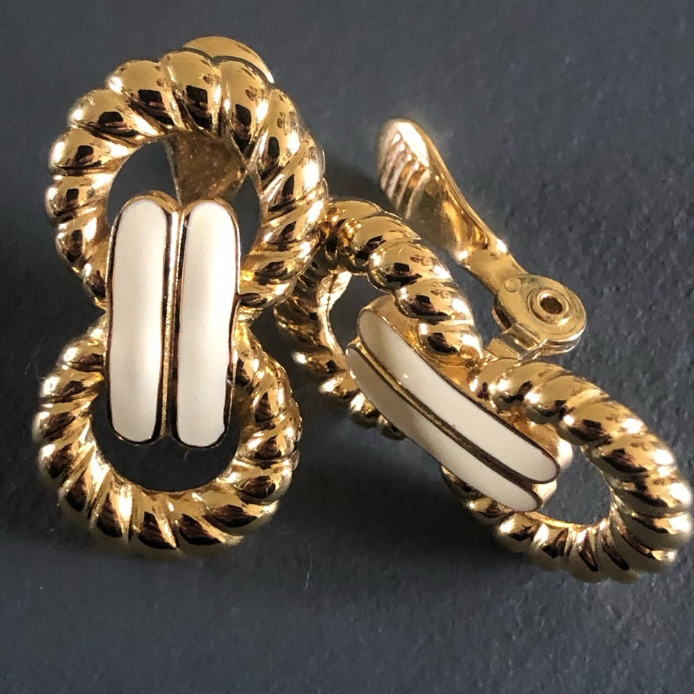 Vintage Monet (1980’s) Twisted Rope and Creamy White Enamel Clip-On Earrings - Picture 2 of 5
